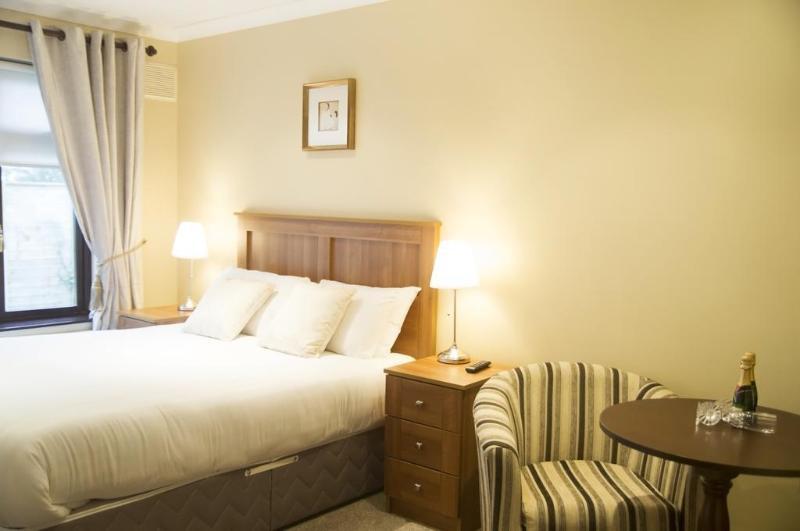 Hillview House Hotell Lusk Exteriör bild