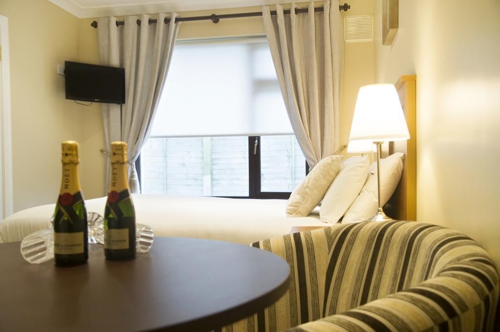 Hillview House Hotell Lusk Exteriör bild