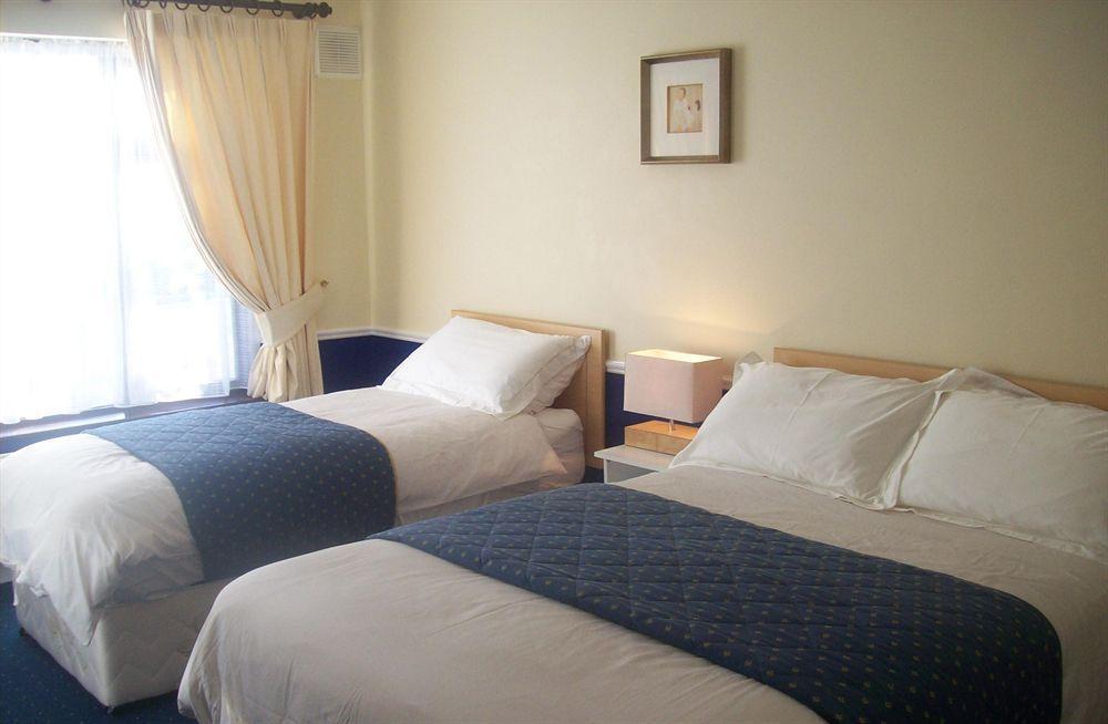 Hillview House Hotell Lusk Exteriör bild