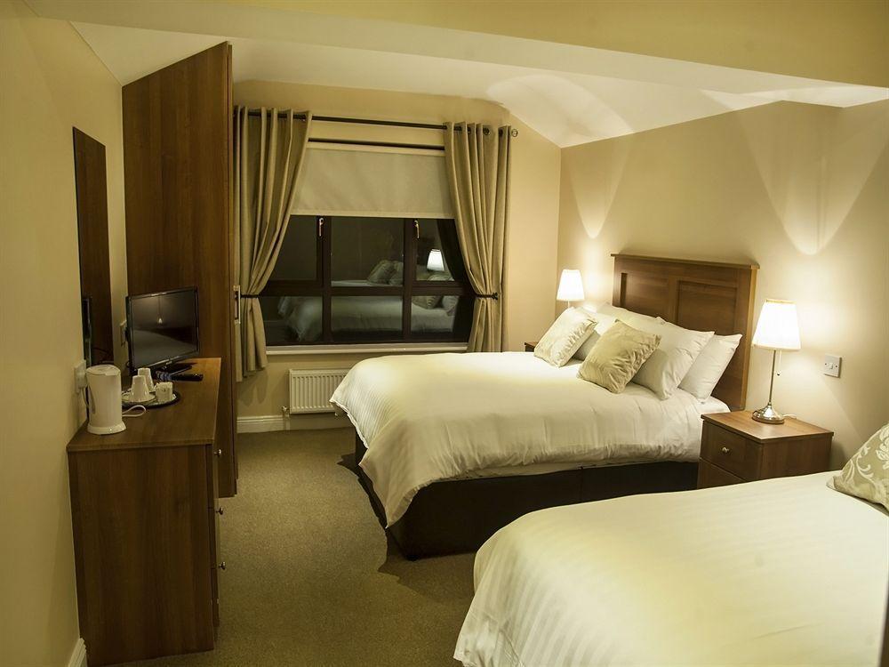 Hillview House Hotell Lusk Exteriör bild