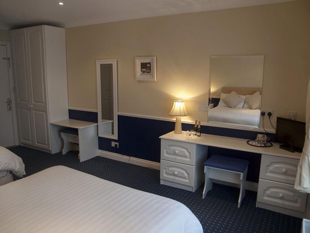 Hillview House Hotell Lusk Exteriör bild