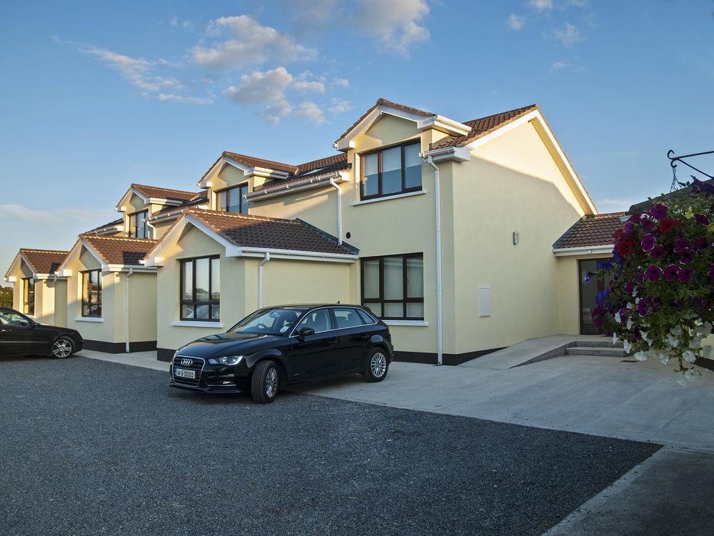 Hillview House Hotell Lusk Exteriör bild
