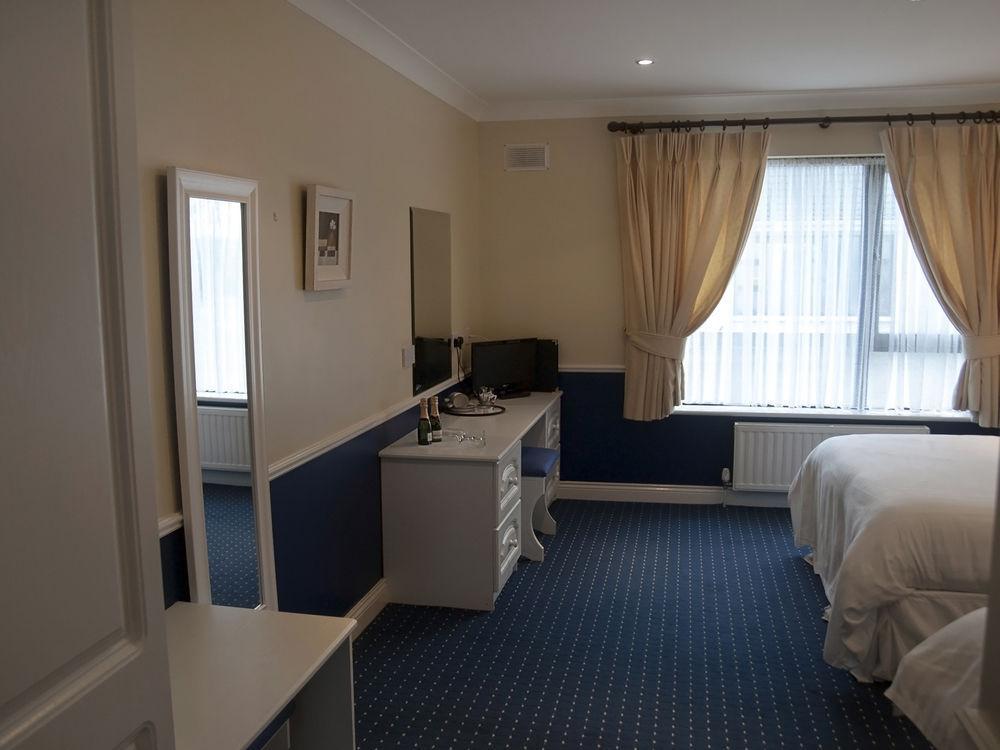 Hillview House Hotell Lusk Exteriör bild
