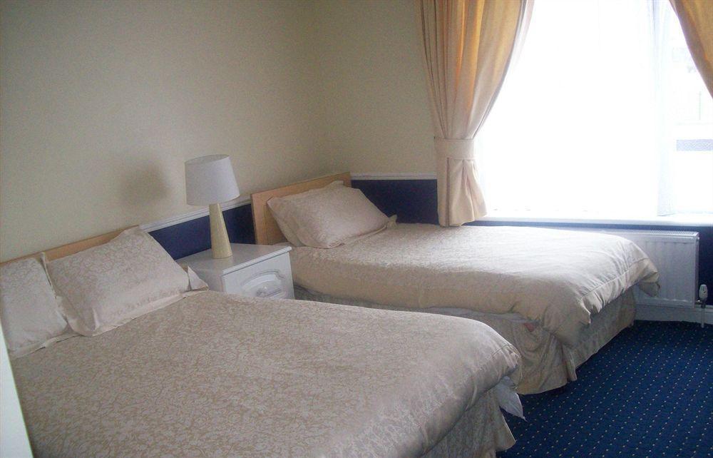 Hillview House Hotell Lusk Exteriör bild
