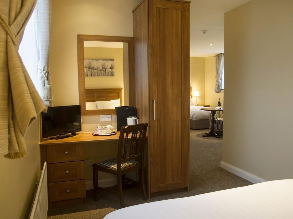Hillview House Hotell Lusk Exteriör bild