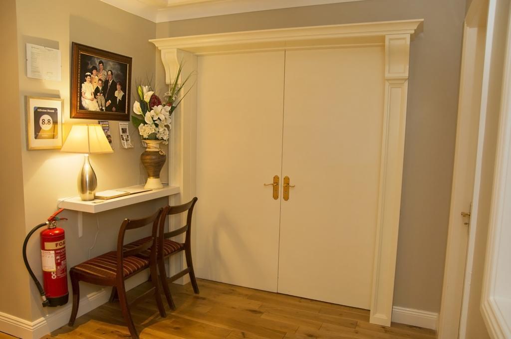Hillview House Hotell Lusk Exteriör bild